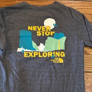 Boys small, 7/8-The North Face Charcoal Tee with Vibrant Graphic